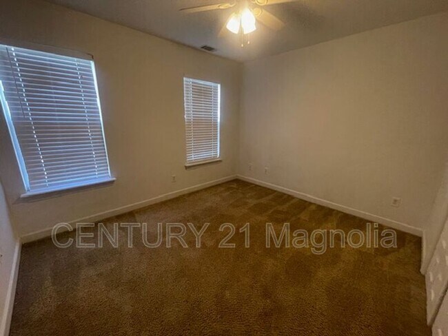 Building Photo - 832 Prairie Ln