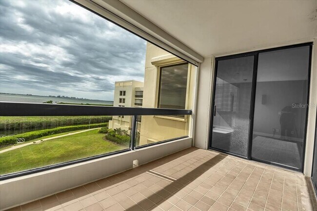 Building Photo - 2020 Harbourside Dr