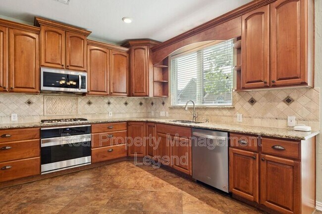 Building Photo - 1805 Sumac Dr