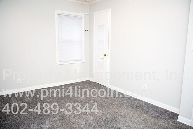 Building Photo - 2 Bedroom and 1 Bathroom Home Available For Rent!