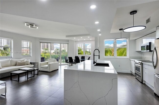 Building Photo - 19900 E Country Club Dr