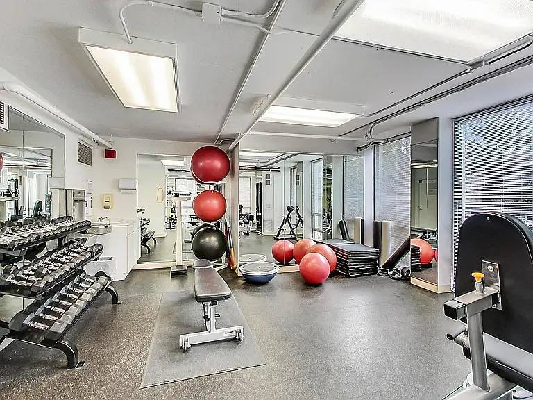 Building Photo - 1660 N La Salle Dr