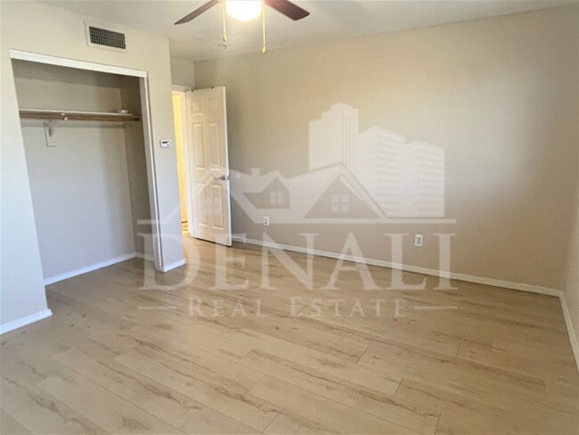 Building Photo - 8372 S Stephanie Ln