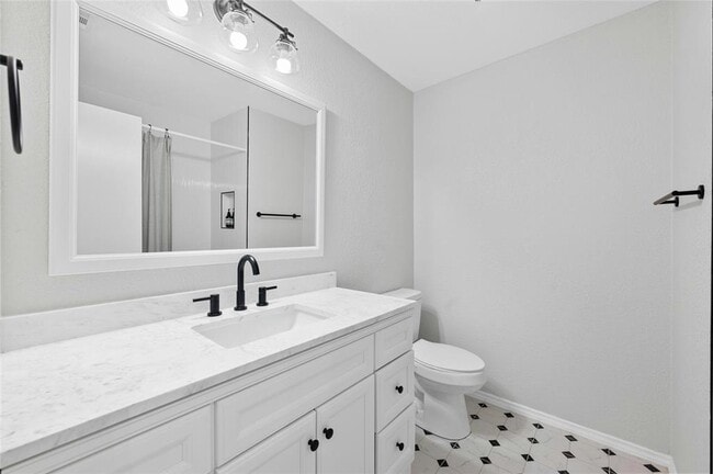 Building Photo - 8303 Los Ranchos Dr