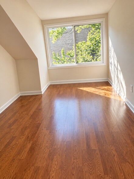 Building Photo - 9922 Forest View Pl