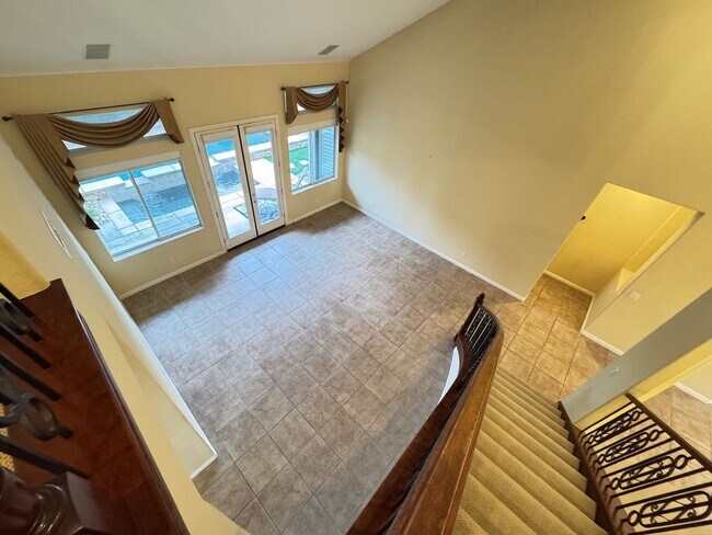 Building Photo - Spacious 4 Bedroom Home with Private Pool!