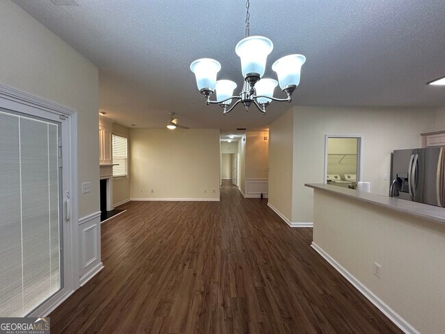 Building Photo - 124 Cottesford Dr SW