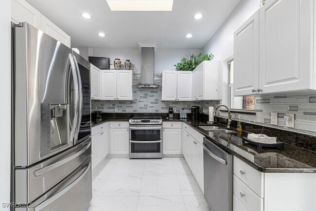 Building Photo - 27518 Pinecrest Ln