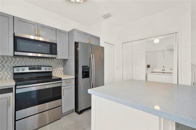 Building Photo - 1637 SE 30th St