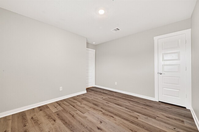 Building Photo - 3919 Sparkman Ln