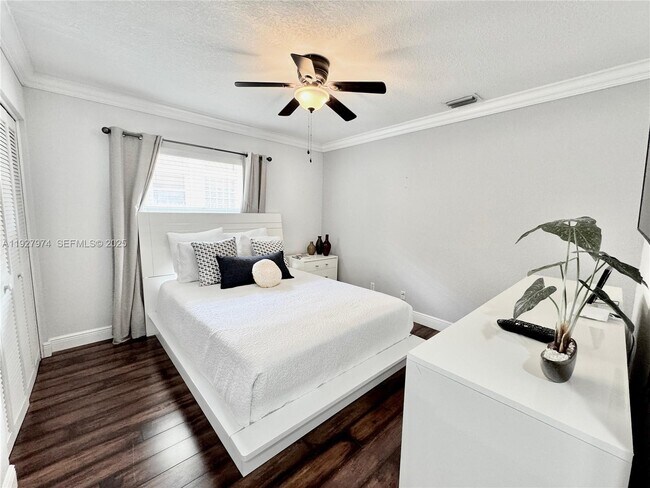 Building Photo - 19754 Dinner Key Dr