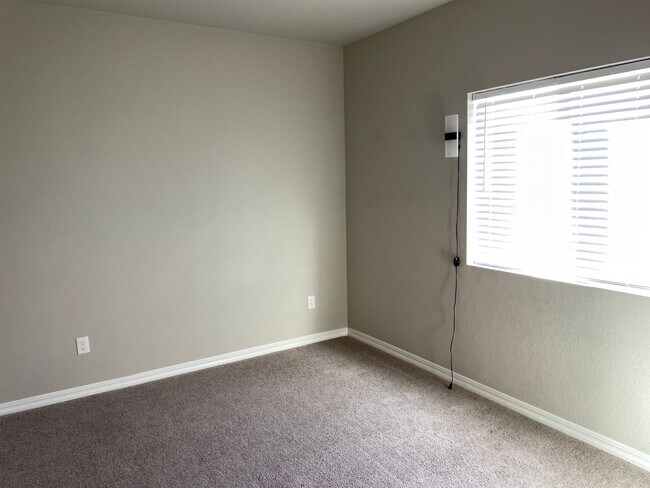 Building Photo - Corner Lot Comfort in Lorson Ranch – 3BD w...