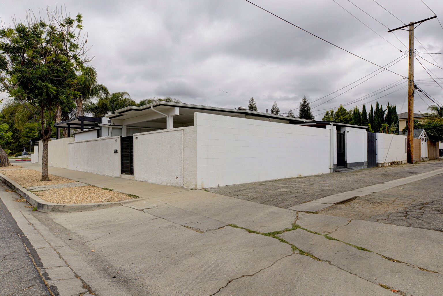 Building Photo - 16615 Los Alimos St