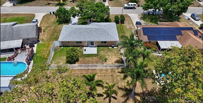 Building Photo - 1612 SE Cascella Ct