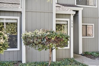 Building Photo - Newly Renovated 3/2.5 bath End-Unit Townhome with Vaulted Ceilings – Minutes to I-680 & Downtown!