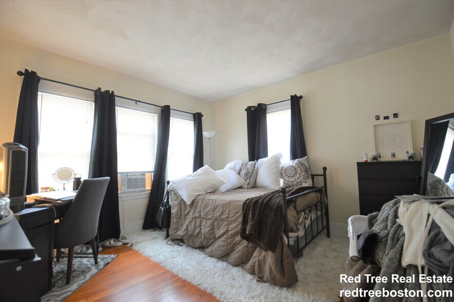 Primary Photo - 18 Hunnewell Ave