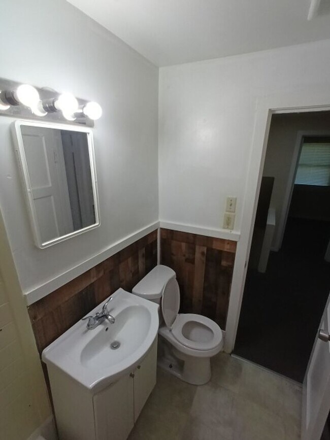 Building Photo - 2263 Delton Ct