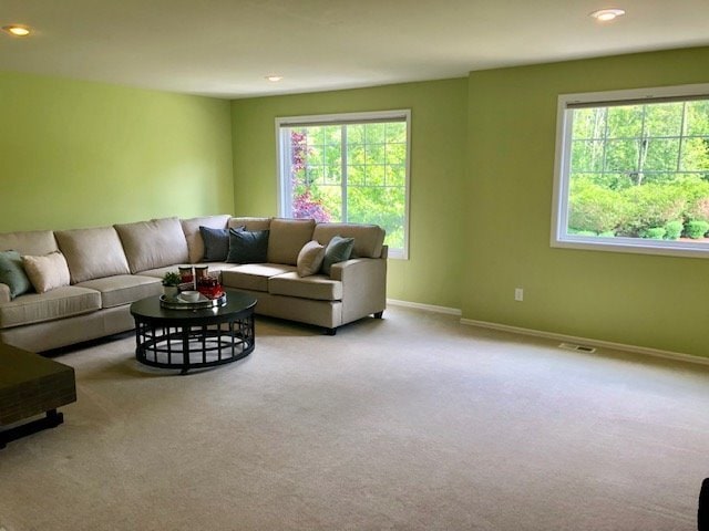 Building Photo - Beautiful Peaceful Timberline Home