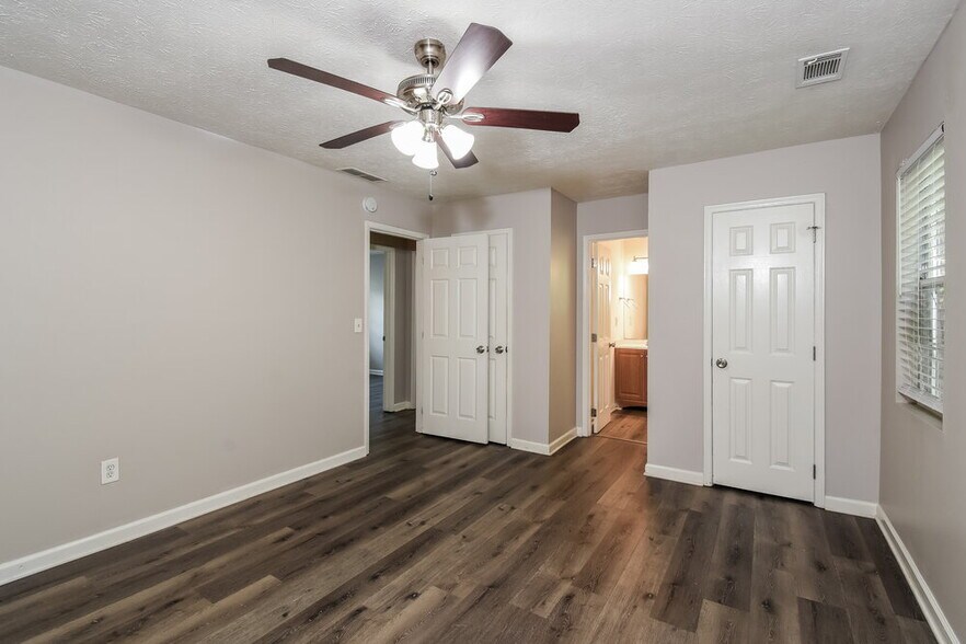 Building Photo - 5895 Brookside Dr SE