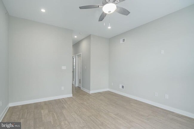 Building Photo - 1744 Vineyard St