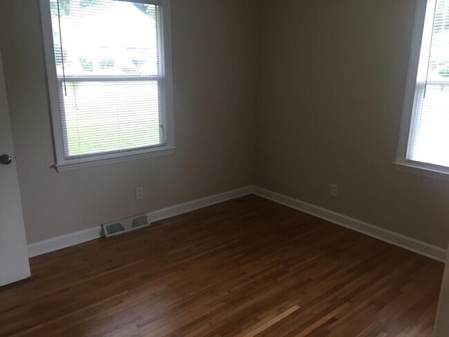 Building Photo - 5433 Dolphin Ln