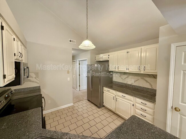 Building Photo - 103 Miramar Ct