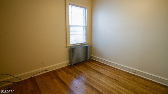 Building Photo - 307 Monroe St