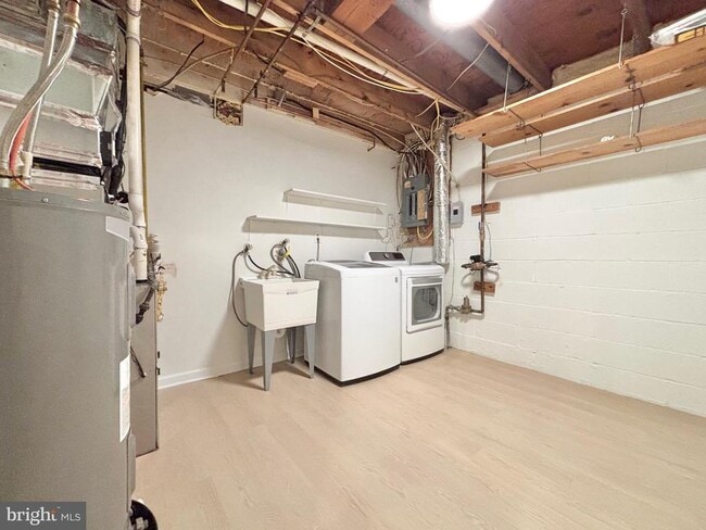 Building Photo - 20207 Laurel Hill Way