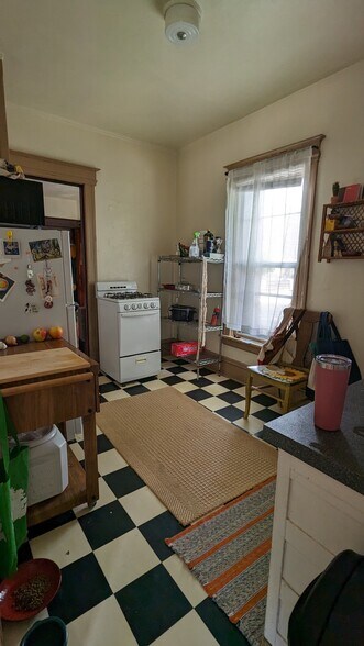 Building Photo - 2078 Atwood Ave