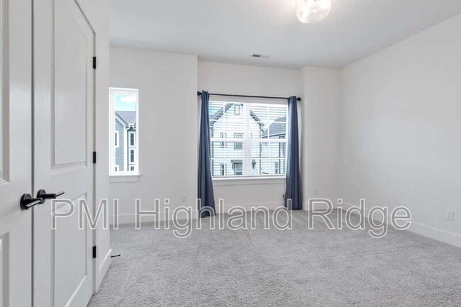 Building Photo - 700 N Dupont Ave