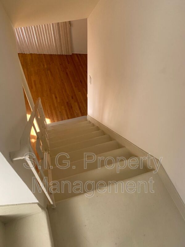 Building Photo - 811 Reeves Pl