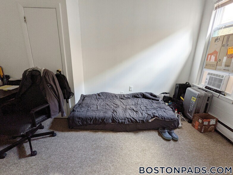 Building Photo - 28 S Huntington Ave