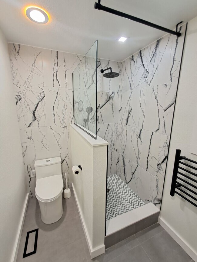 Building Photo - $3,200 -5 Bed / 3 Bath- Home with Fully Fe...