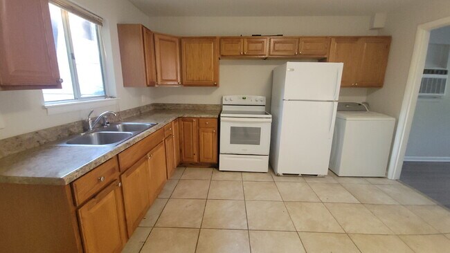 Building Photo - "Charming 3-Bedroom Home in Huntsville wit...