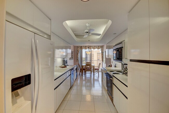 Building Photo - 3210 S Ocean Blvd