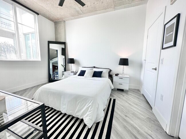 Building Photo - 300 S Australian Ave