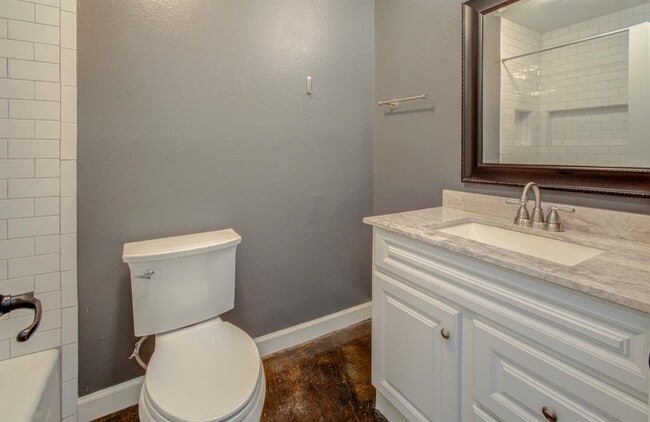 Building Photo - 9426 Charter Ridge Dr