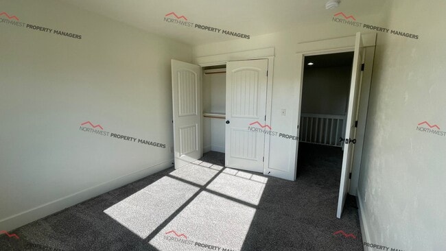 Building Photo - r223a