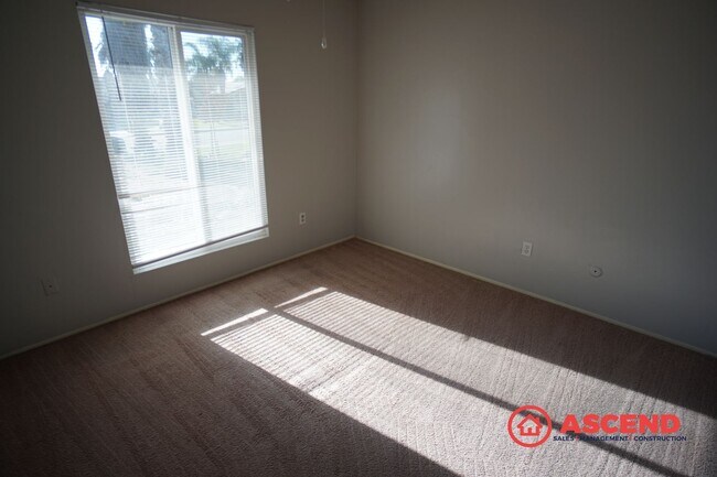 Building Photo - Beautiful Southwest Home with Pool!