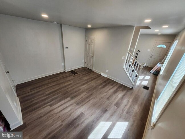 Building Photo - 84 Carpenter St