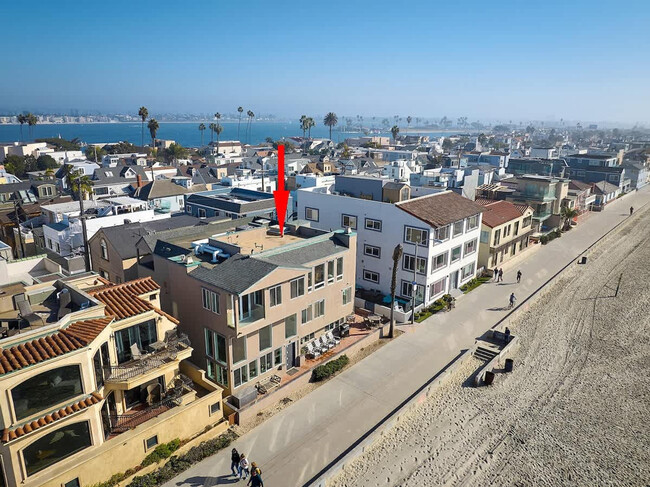 Building Photo - 3979 Ocean Front Walk