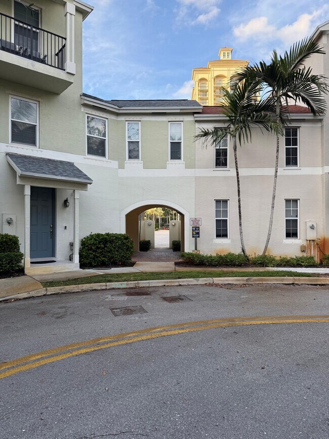 Building Photo - 603 N St