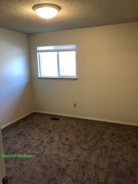 Second bedroom - 583 Amanita St