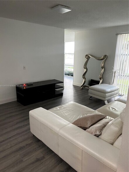 Building Photo - 200 177th Dr