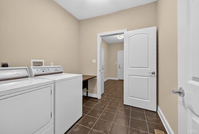 Building Photo - 237 Golf Course Trail