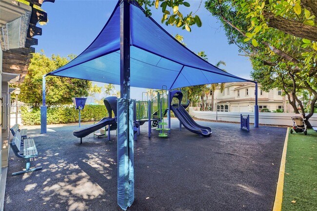 Building Photo - 21150 Point Pl