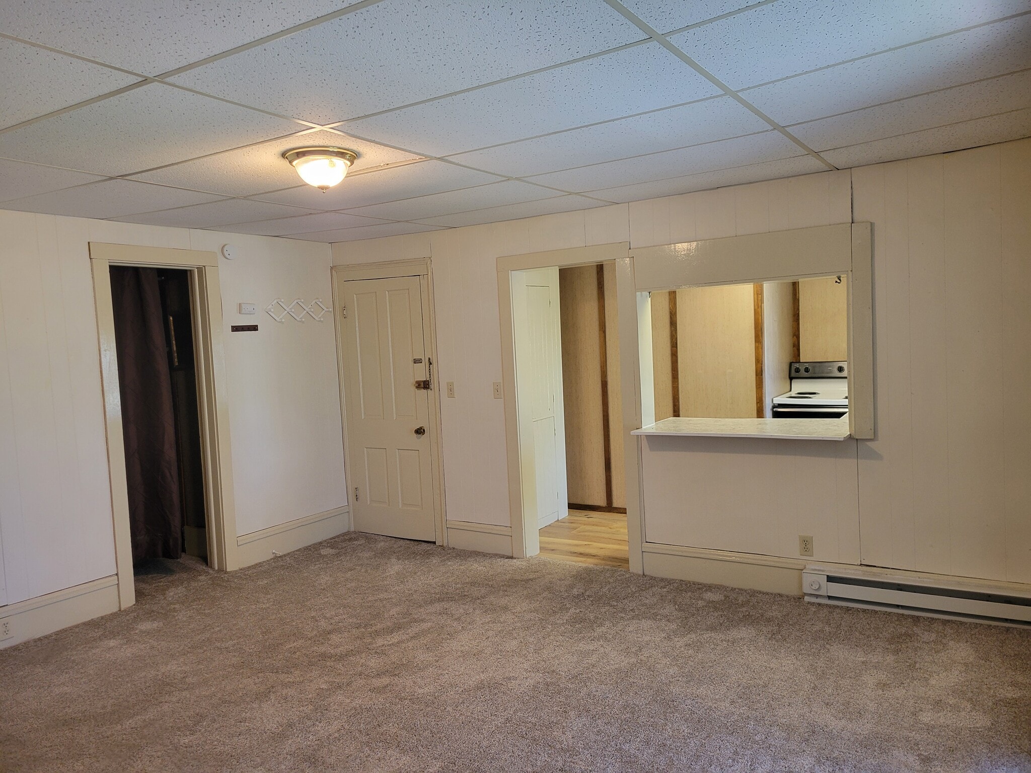 Building Photo - 204 E Broadway Ave