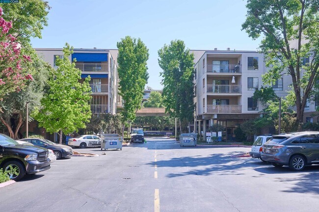 Building Photo - 340 N Civic Dr