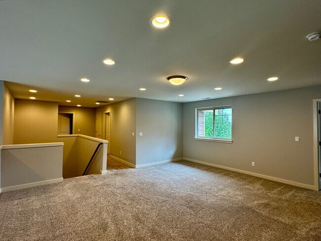 Building Photo - Stunning Bainbridge Island 4 bedroom home....available now!