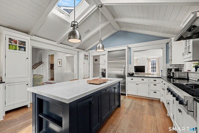 Building Photo - 51 Squires Ln